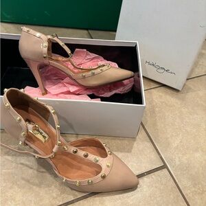 Like new Halogen heels size 6